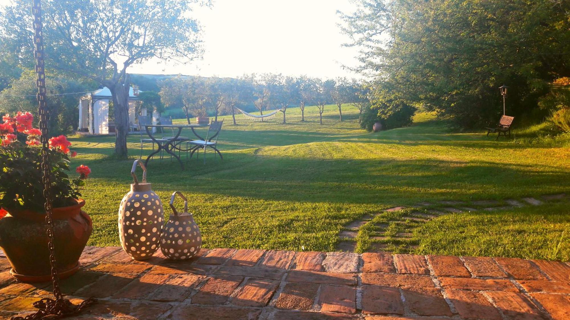 Le Bumbarelle Bed & Breakfast Tavoleto Bagian luar foto